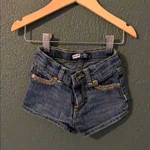 Levi’s short shorts